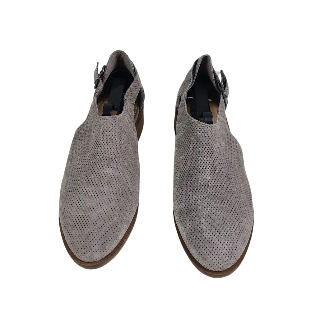Crown Vintage Charmed Booties Taupe size 9.5‎